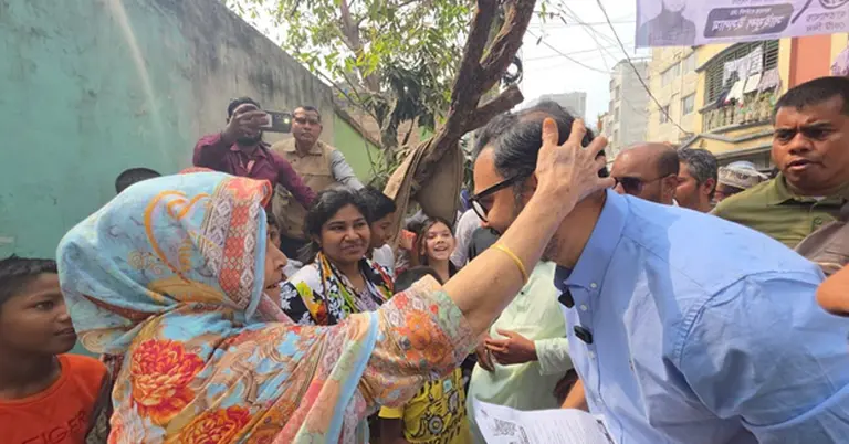 নির্বাচনি প্রচারণায় আমিনুল হক